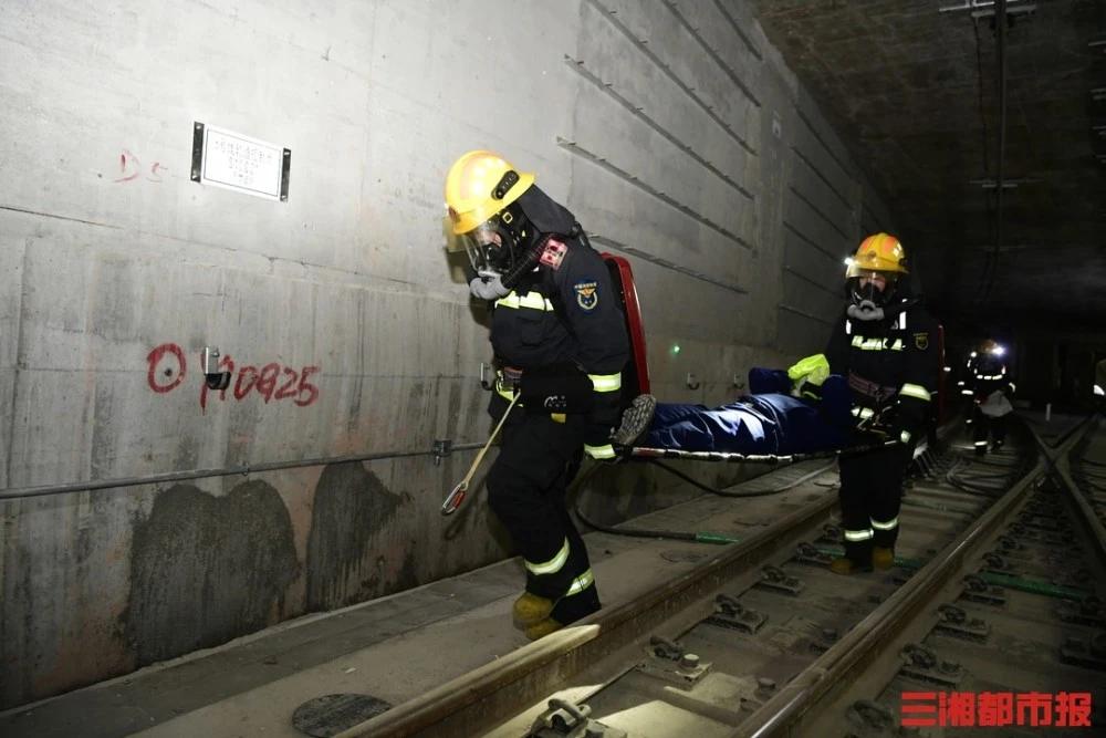 地铁逃生下载安装免费_下载地铁逃生_下载地铁逃生安卓版