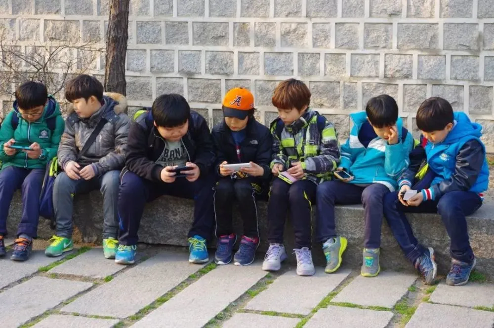 养孩子游戏手机_手机游戏养小孩_手机游戏对孩子有好处吗