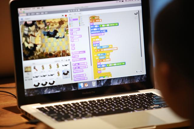 游戏编程入门手机-游戏编程开启新天地:沉浸式手机体验解放现实束缚(图2) 好玩的编程手机游戏_编程的手机游戏_游戏编程入门手机