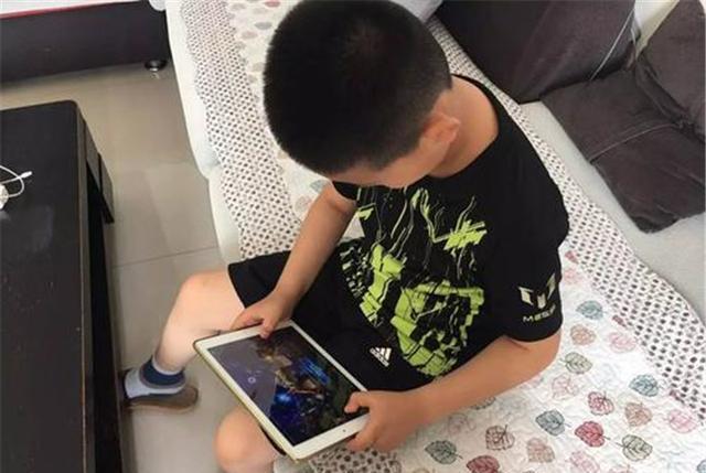 一直打游戏会超频吗手机-手机超频!年轻人沉迷游戏,温度飙升无法自拔(图2) 一直打游戏会超频吗手机_超频打手机游戏会掉帧吗_超频打游戏会怎么样