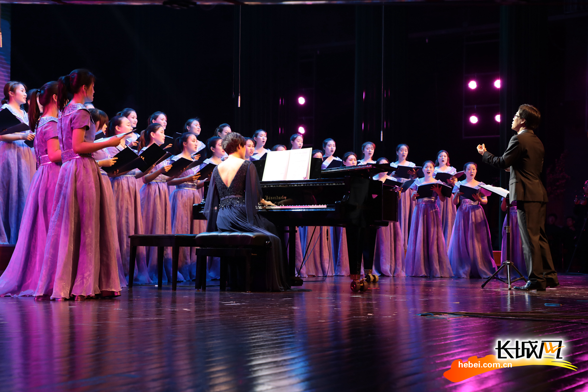 五河琴里-那是一个阳光明媚的早晨,我第一次见到了(图3) 五河琴里人气低_五河琴里_五河琴里图片高清手机壁纸