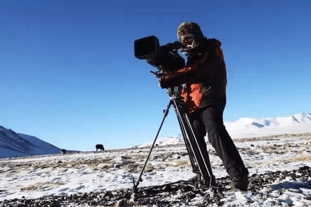 《悬崖之上》免费观看完整版在线播放-悬崖之上:人生意义的深刻思考(图1) 悬崖在线观看悬崖电视剧_《悬崖之上》免费观看完整版在线播放_悬崖第1集在线观看