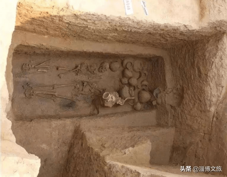 探寻历史足迹:墓穴指名者的震撼发现(图1) 墓穴指名者_墓地的指名者_是者的墓志铭