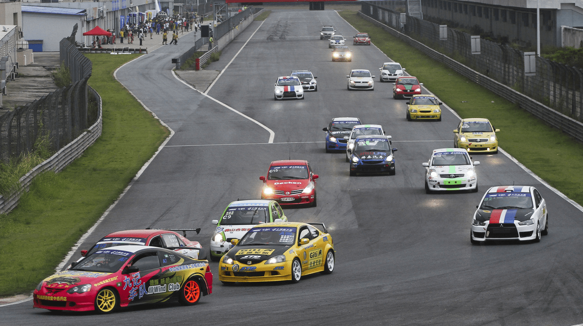 下载卡酷赛车游戏手机版-极速飙车,挑战全球顶尖赛手(图3) 下载卡酷赛车游戏手机版_赛车卡车游戏_赛车下载