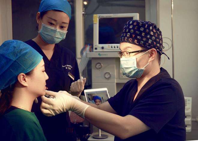 整容游戏游戏_整容玩手机游戏有哪些_玩手机游戏整容