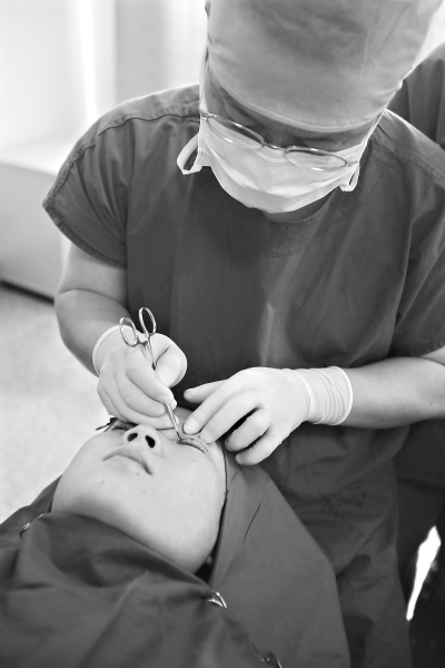 整容游戏游戏_玩手机游戏整容_整容玩手机游戏有哪些