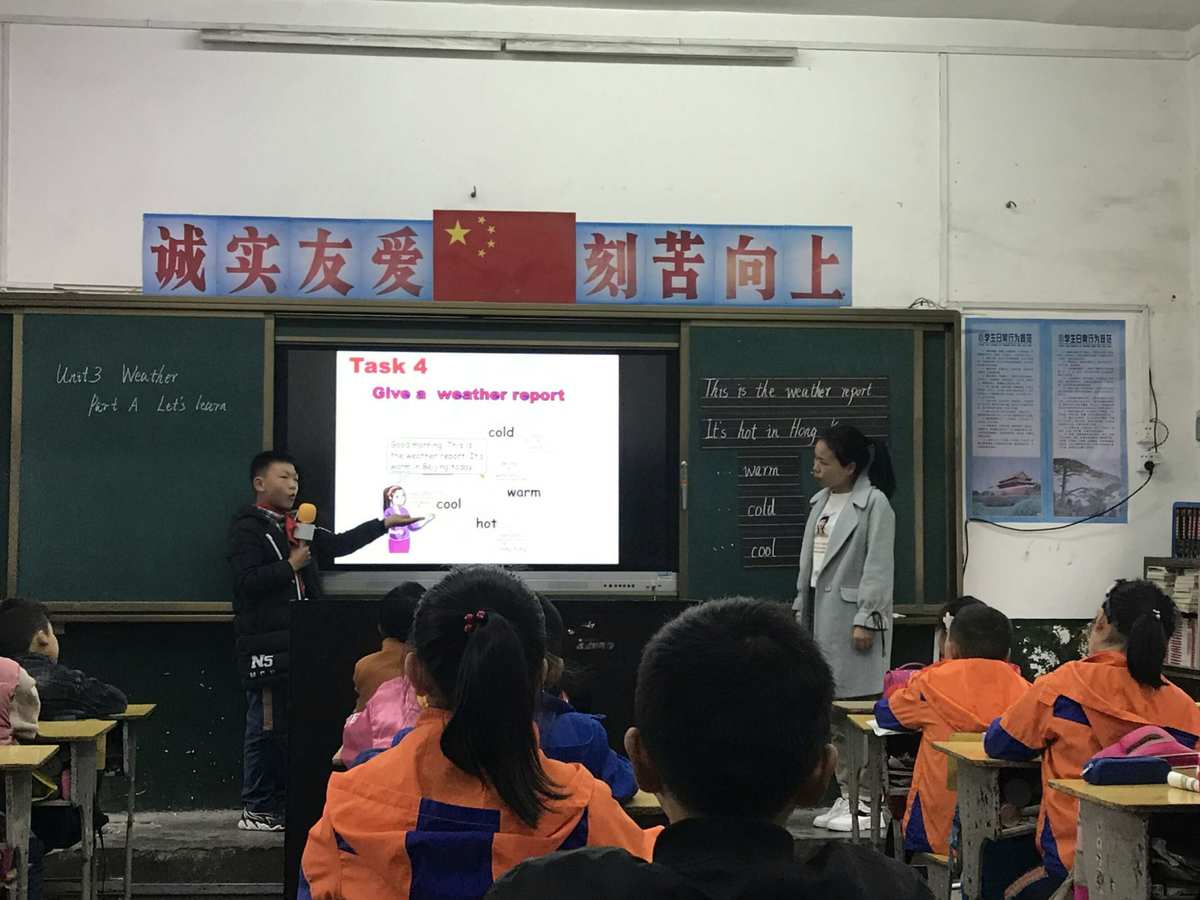 同学们上课玩手机游戏英语-别再玩手机了!教师教你三招让英语课变得超吸引人(图3) 同学们上课玩手机游戏英语_在课上玩手机英语_上课玩手机英文翻译