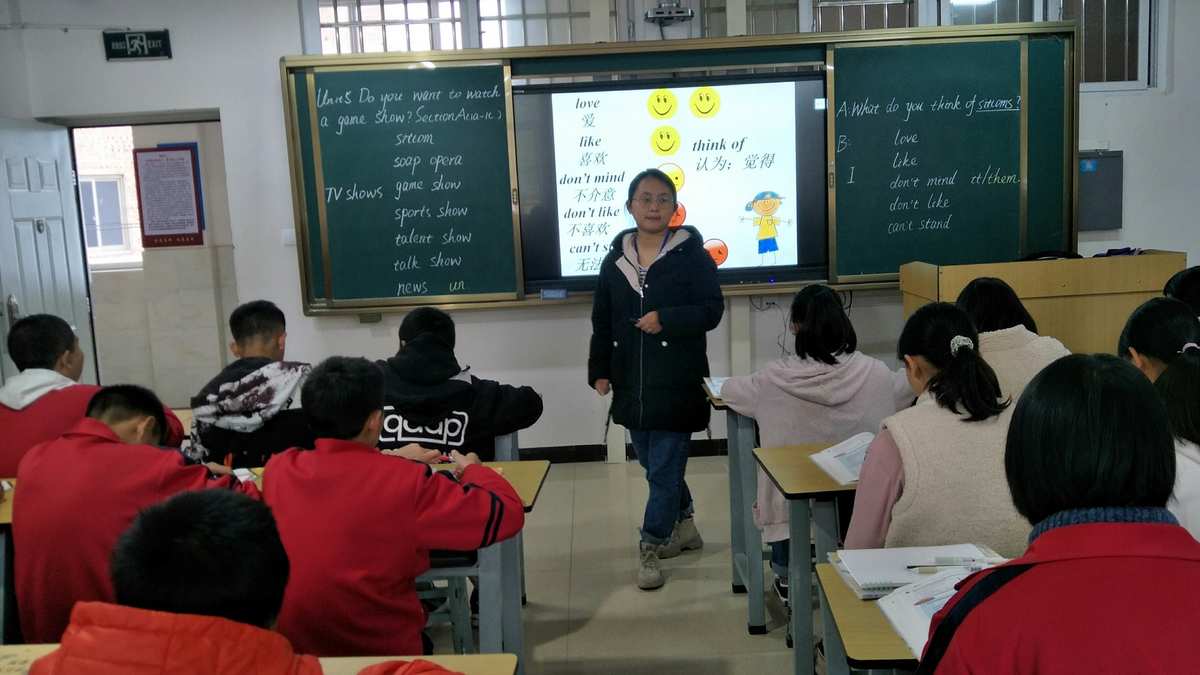 同学们上课玩手机游戏英语-别再玩手机了!教师教你三招让英语课变得超吸引人(图4) 在课上玩手机英语_上课玩手机英文翻译_同学们上课玩手机游戏英语