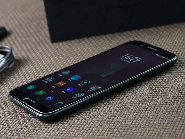 一款看起来萌萌的游戏手机_萌萌玩游戏_萌玩游戏