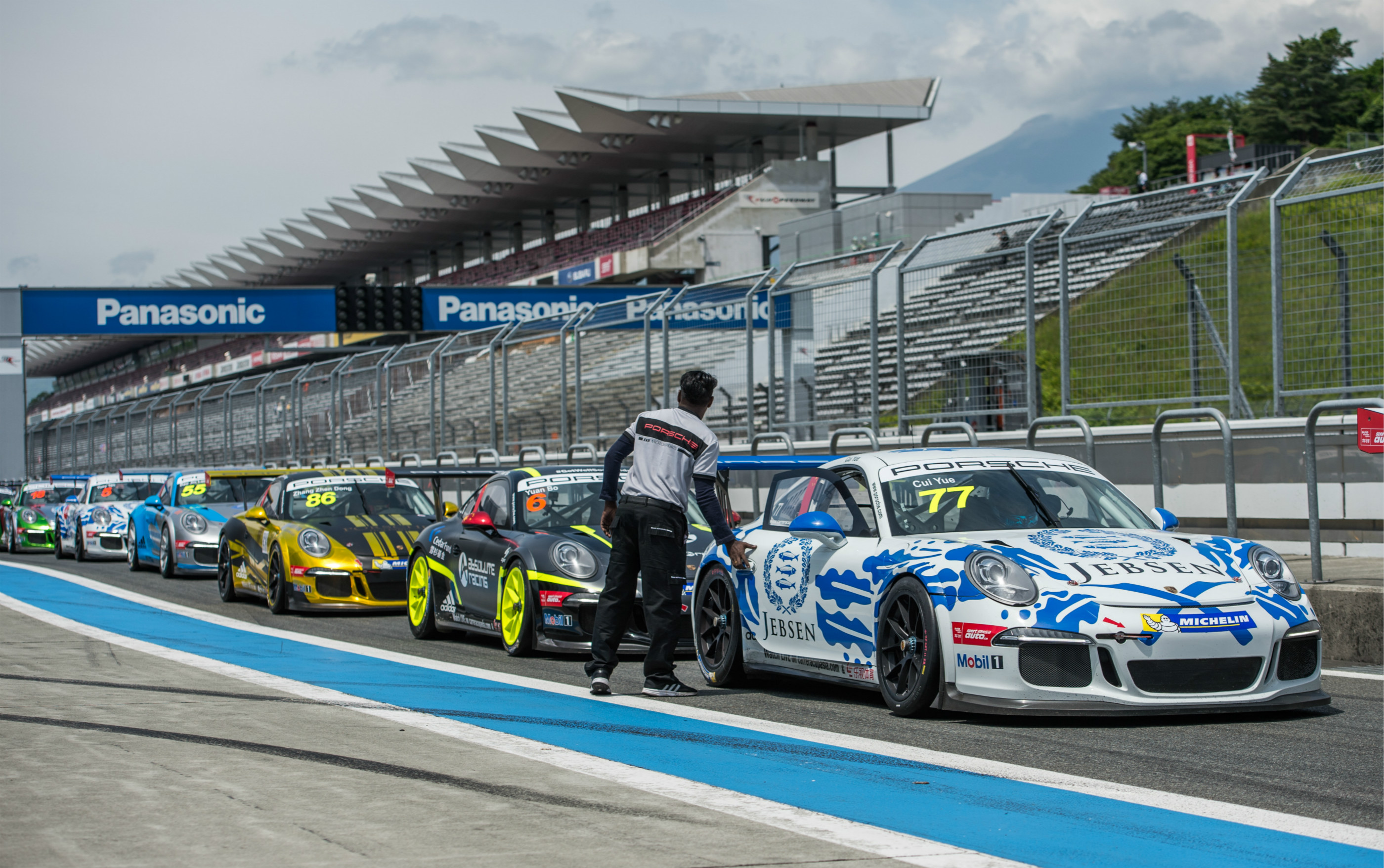 休闲手机赛车游戏_赛车手机小游戏_赛车游戏手机游戏