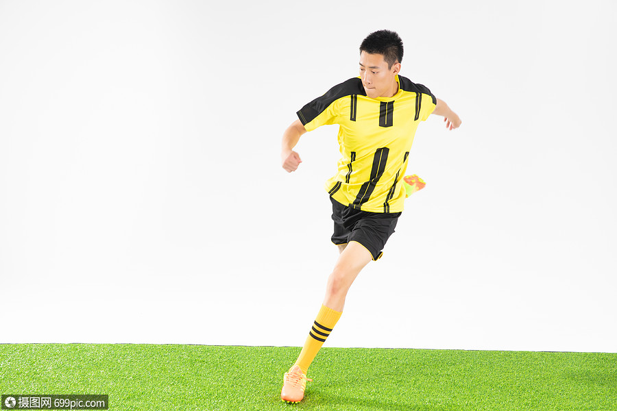 踢球游戏手机教程-手机踢球游戏必备教程,畅享足球乐趣(图1) 踢球游戏手机教程_踢球教程手机游戏大全_手机踢球足球游戏