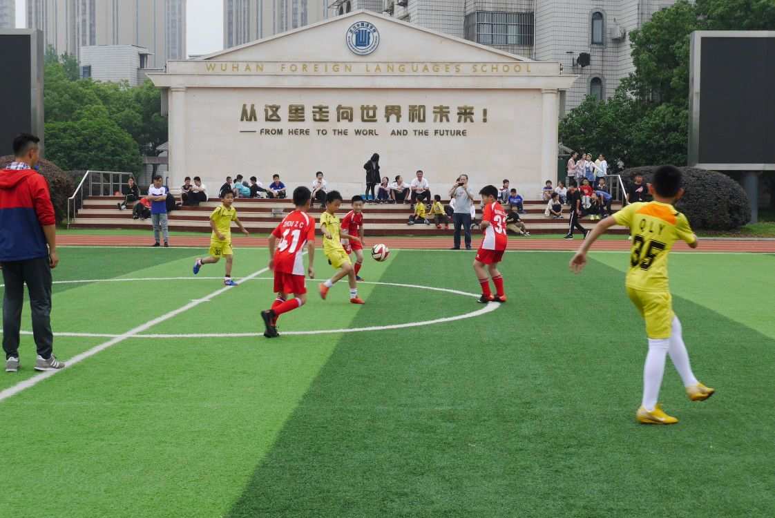 踢球游戏手机教程-手机踢球游戏必备教程,畅享足球乐趣(图3) 手机踢球足球游戏_踢球教程手机游戏大全_踢球游戏手机教程