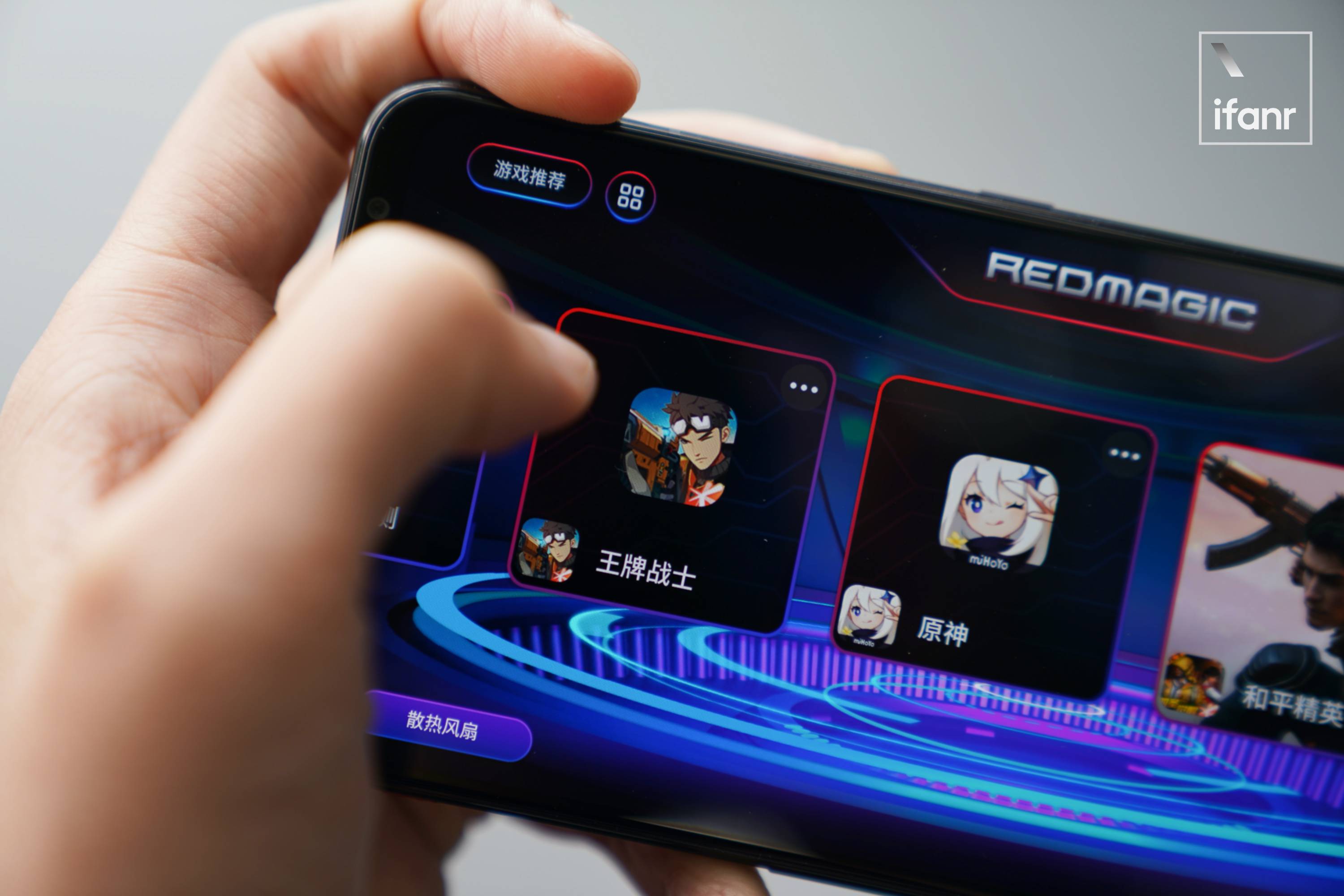 腾讯游戏什么手机-腾讯游戏手机大PK:A型性能狂潮,B型摄影大咖(图2) 腾讯手机游戏列表_腾讯游戏什么手机_腾讯手机游戏交易平台