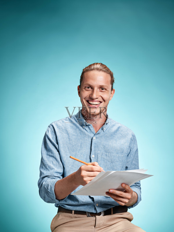 今天的她也是如此可爱-她的微笑,智慧和魅力:一个让世界变得明亮的女孩(图2) 今天也很可爱_今天可爱也在线营业了_今天的她也是如此可爱