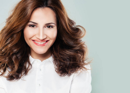 今天的她也是如此可爱-她的微笑,智慧和魅力:一个让世界变得明亮的女孩(图4) 今天可爱也在线营业了_今天的她也是如此可爱_今天也很可爱