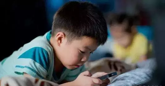 小孩玩手机游戏成瘾咋治疗-小孩玩手机游戏成瘾,治疗秘籍大揭秘(图2) 小孩玩手机游戏成瘾咋治疗_孩子手机游戏成瘾怎么办_孩子玩游戏成瘾