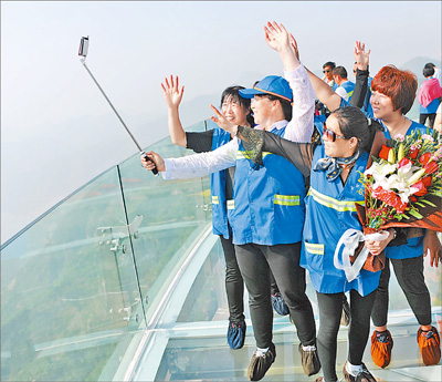 劳动节英语-庆祝劳动者的辛勤付出,迎接新生活(图1) 劳动英语节简笔画图片大全_英语劳动节怎么写_劳动节英语