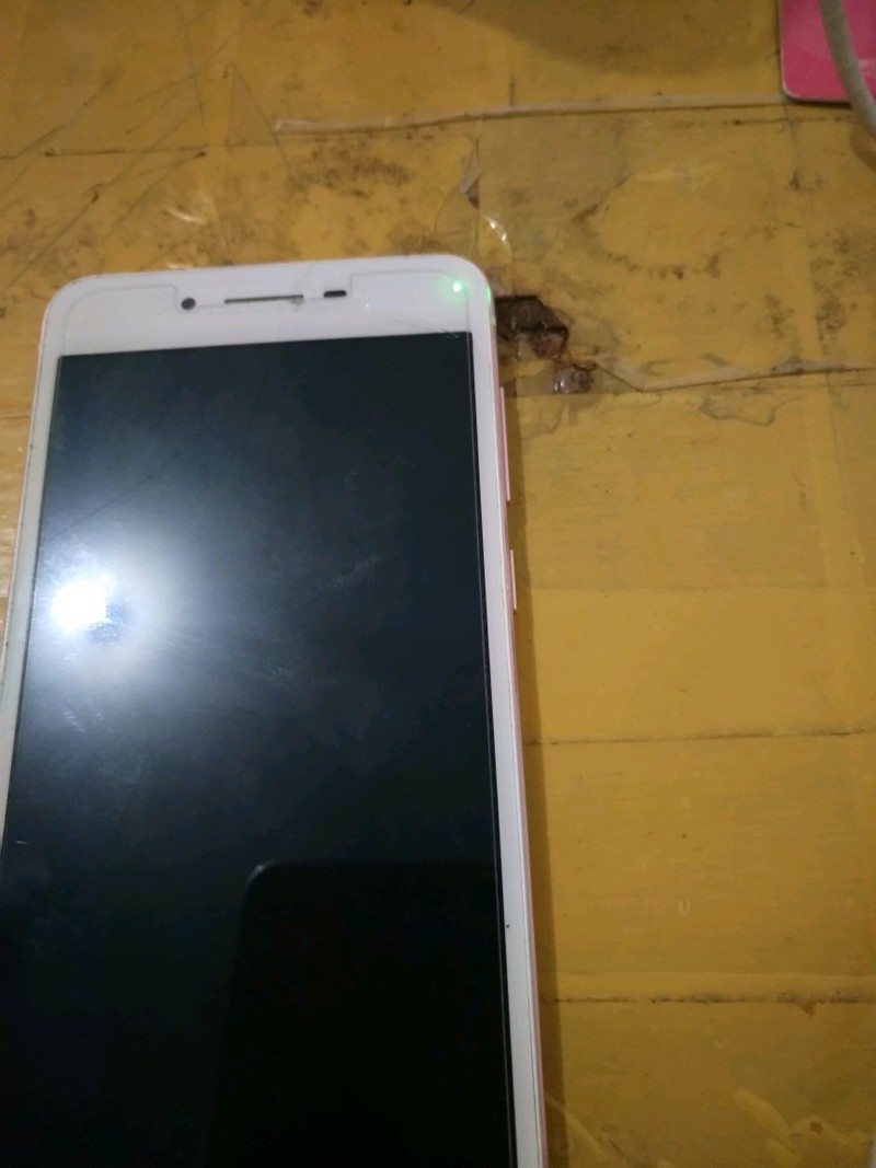 打游戏黑屏手机_黑屏屏幕玩手机游戏是怎么回事_玩游戏总是手机屏幕黑屏