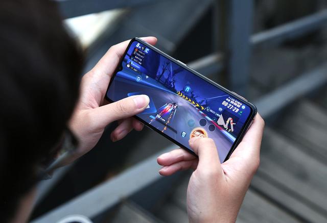 学生党打游戏使用手机_学生玩游戏的手机_学生党用什么手机玩游戏