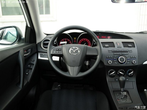 长安马自达3怎么样-长安马自达3:外观动感内饰简约,究竟谁更胜一筹?(图2) 长安轿车马自达_长安马自达马自达_长安马自达3怎么样