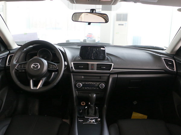 长安马自达3怎么样-长安马自达3:外观动感内饰简约,究竟谁更胜一筹?(图3) 长安马自达3怎么样_长安轿车马自达_长安马自达马自达