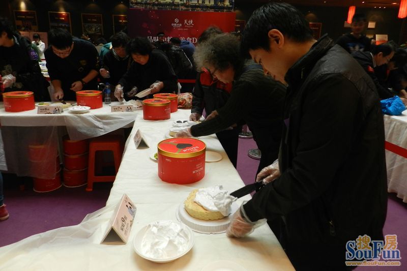 手机做蛋糕小游戏_手机游戏做蛋糕_制作蛋糕的小游戏单机