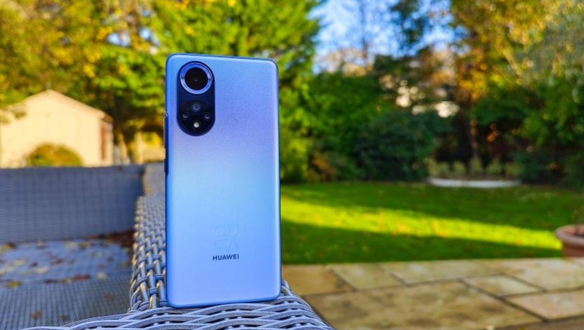 游戏手机外观对比-Mate 40 Pro vs iPhone 12 Pro Max:哪款游戏手机更胜一筹?(图1) 外观对比手机游戏推荐_游戏手机对比图_游戏手机外观对比