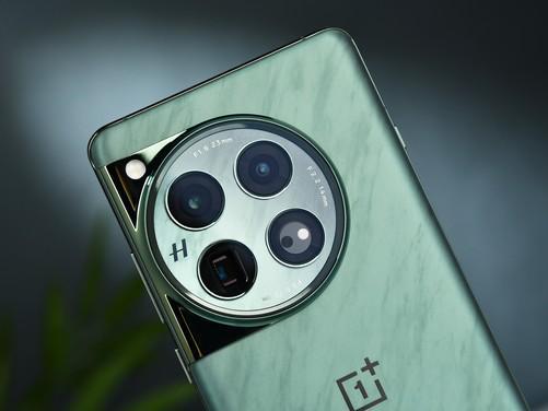 主播打游戏戴手机壳吗图片-主播打游戏必备!为什么戴手机壳这么重要?(图1) 主播打游戏戴手机壳吗图片_手机沙盒类打僵尸游戏_手机八路军打鬼子游戏