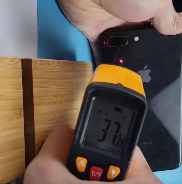 太热玩手机游戏用什么耳机_手机玩游戏太热会不会爆炸_用手机玩游戏太热了
