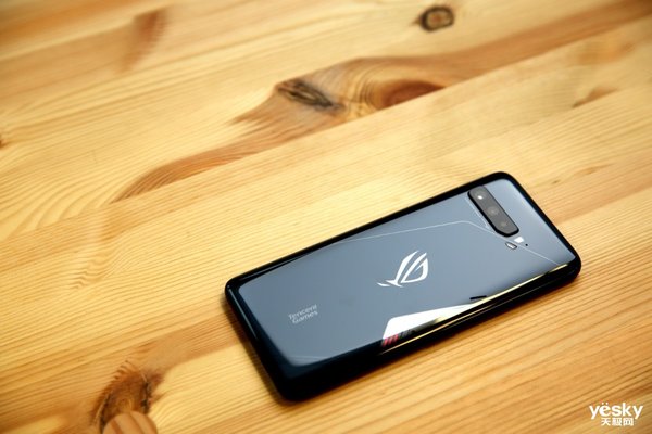 游戏手机 2021-2021游戏手机:外观设计大PK,谁更个性?(图1) 游戏手机 2021_手机游戏2021前十名最新_手机游戏2023排行榜