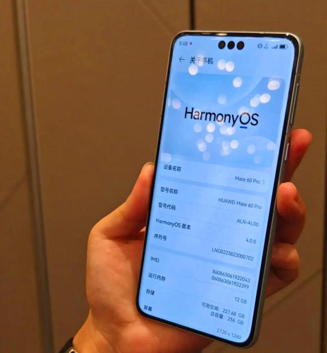 王俊凯用手机玩游戏_王俊凯玩什么手机游戏_王俊凯打游戏吗