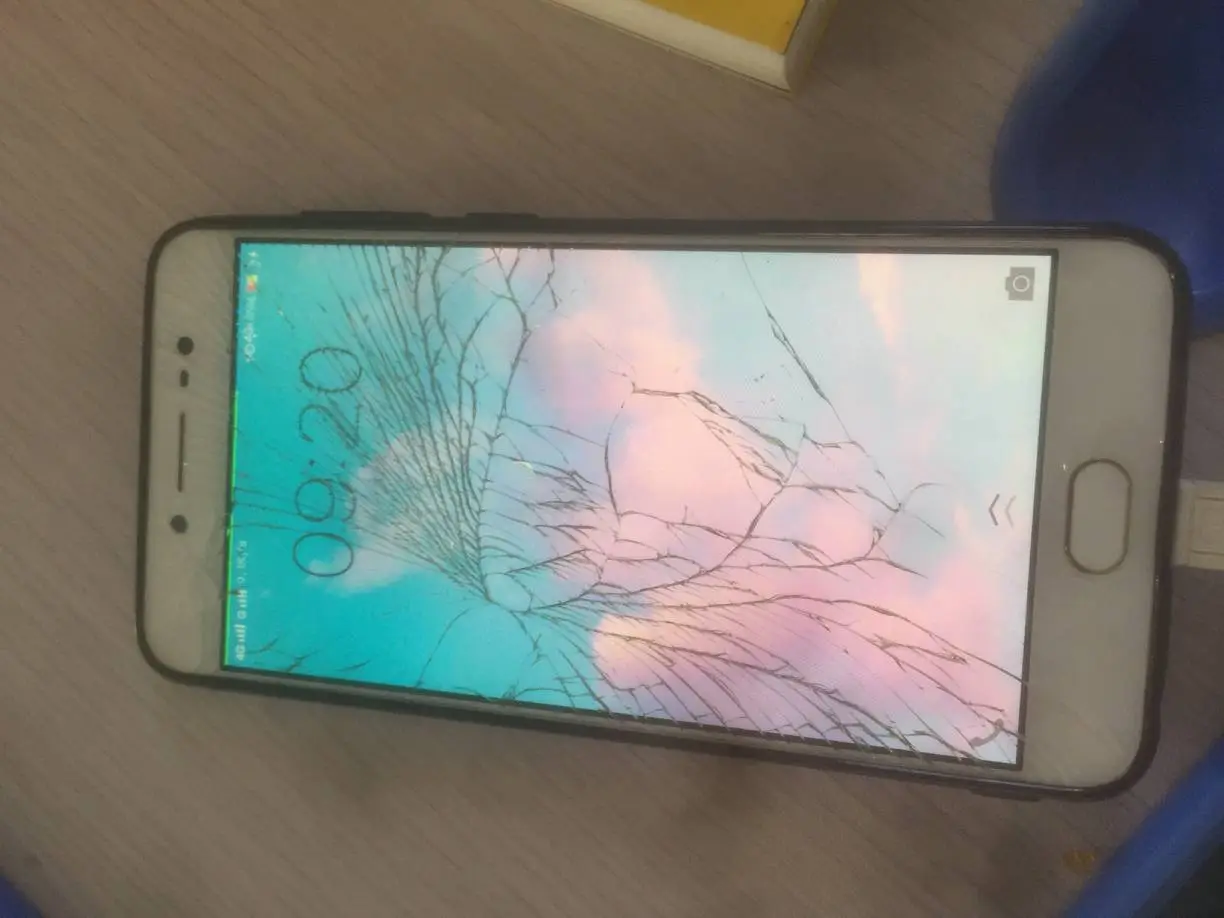 老摔玩爱手机游戏视频_玩到摔手机的游戏_玩游戏老爱摔手机