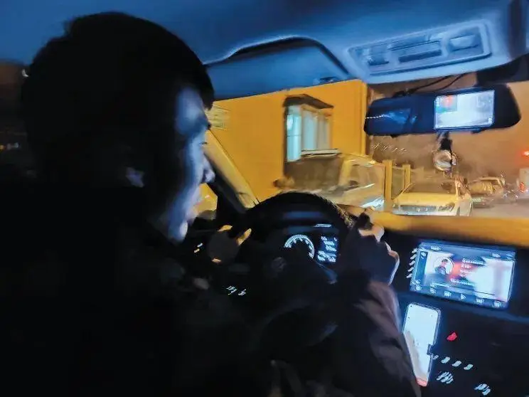 手机真实开出租车游戏视频-开车从未如此真实!手机上的出租车游戏让你身临其境(图2) 真实模拟出租车游戏_开出租车的手机游戏_手机真实开出租车游戏视频