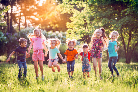 上班族也能成为奔跑英雄?体力手机游戏带你体验真实挑战(图2) 体力手机游戏_体力类游戏_体力值游戏