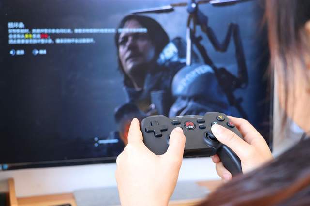 手机左手游戏手柄_手柄左手手机游戏推荐_游戏手柄一直向左