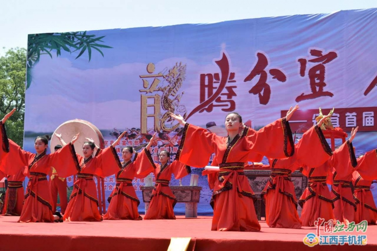 端午节的由来和风俗简介-端午节粽情龙舟,传统与现代的激情碰撞(图2) 风俗端午由来简介节选_端午节风俗的来历简短_端午节的由来和风俗简介