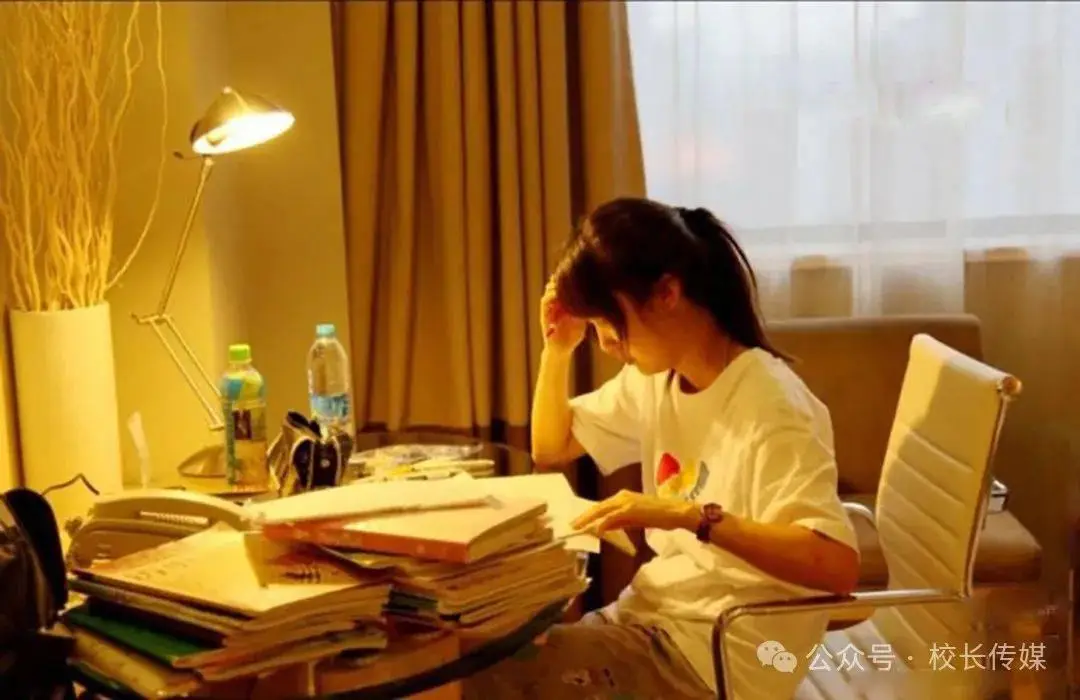 一些学生使用手机打游戏-班主任揭秘:如何让学生远离手机游戏瘾?(图4) 打手机游戏学生使用什么软件_打手机游戏学生使用的软件_一些学生使用手机打游戏