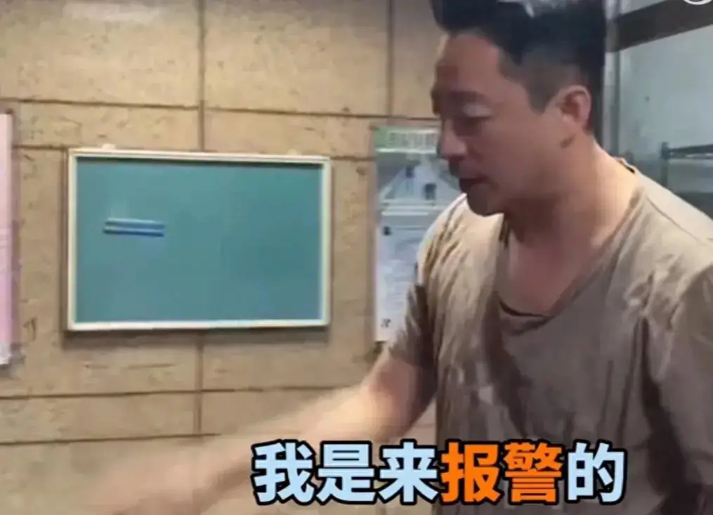 抓男子玩手机游戏犯法吗_抓男人游戏_一男子玩手机游戏被抓