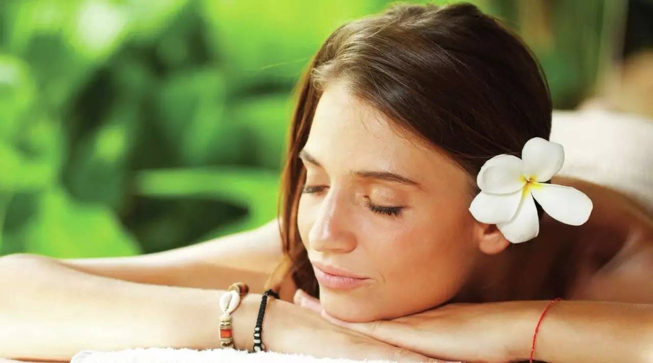 洗澡时该不该玩手机游戏-洗澡,别忘了关掉手机(图1) 洗澡时该不该玩手机游戏_玩游戏前要洗手_玩游戏前要洗手t恤