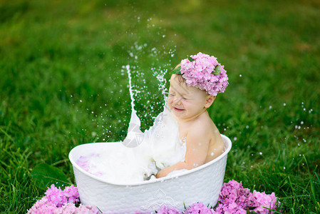 洗澡时该不该玩手机游戏-洗澡,别忘了关掉手机(图3) 洗澡时该不该玩手机游戏_玩游戏前要洗手t恤_玩游戏前要洗手