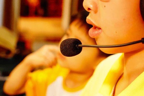 头戴耳机游戏手机:沉浸式体验背后的秘密武器(图1) 手机用头戴式耳机玩游戏_l头耳机玩游戏挡手吗_头戴耳机游戏手机