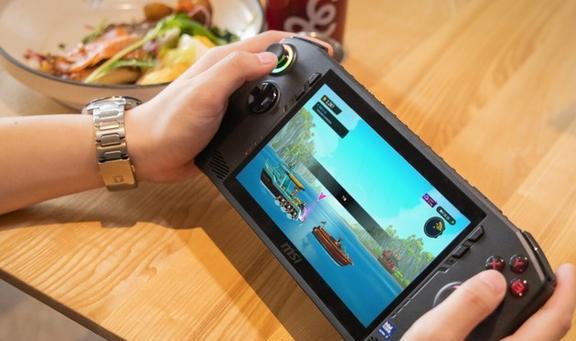 手机支持手持的游戏机-告别笨重游戏机!手机新宠让你畅玩高品质游戏(图2) 最新款手持游戏机_手持游戏机都有哪些_手机支持手持的游戏机