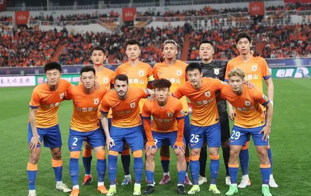 足球运动员模拟手机游戏-打造你的梦之阵容,挑战足球巨星(图4) 可以模拟球员生涯的足球游戏_足球运动员模拟手机游戏_模拟足球球员的手游