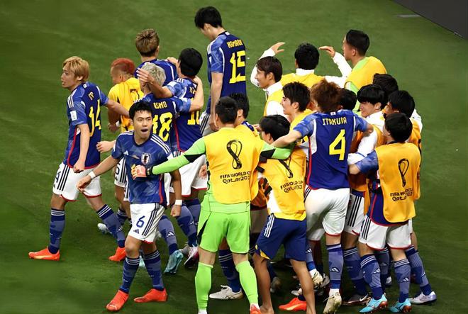 足球运动员模拟手机游戏-打造你的梦之阵容,挑战足球巨星(图5) 可以模拟球员生涯的足球游戏_足球运动员模拟手机游戏_模拟足球球员的手游