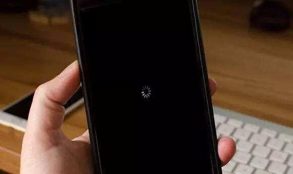 为什么手机玩游戏总黑屏-手机游戏黑屏?别慌,原因在这里(图5) 为什么手机玩游戏总黑屏_打游戏黑屏手机_黑屏玩手机游戏有影响吗