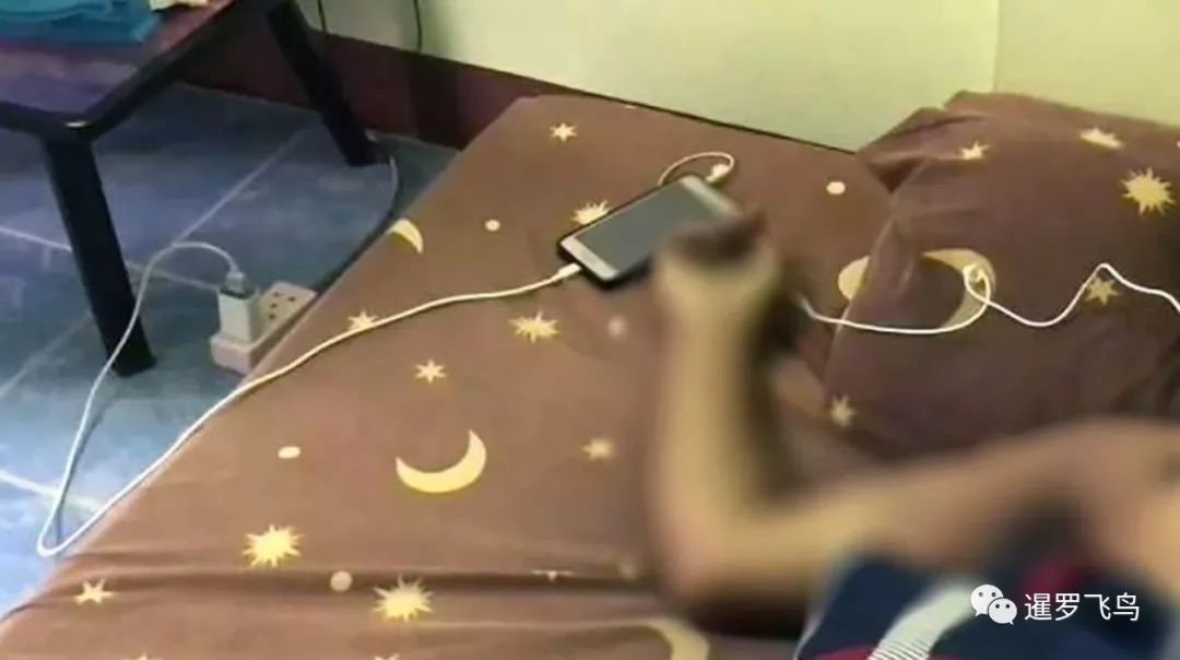 充电玩手机游戏危险吗_玩游戏时为什么手机要充电_手机充电玩游戏还扣电