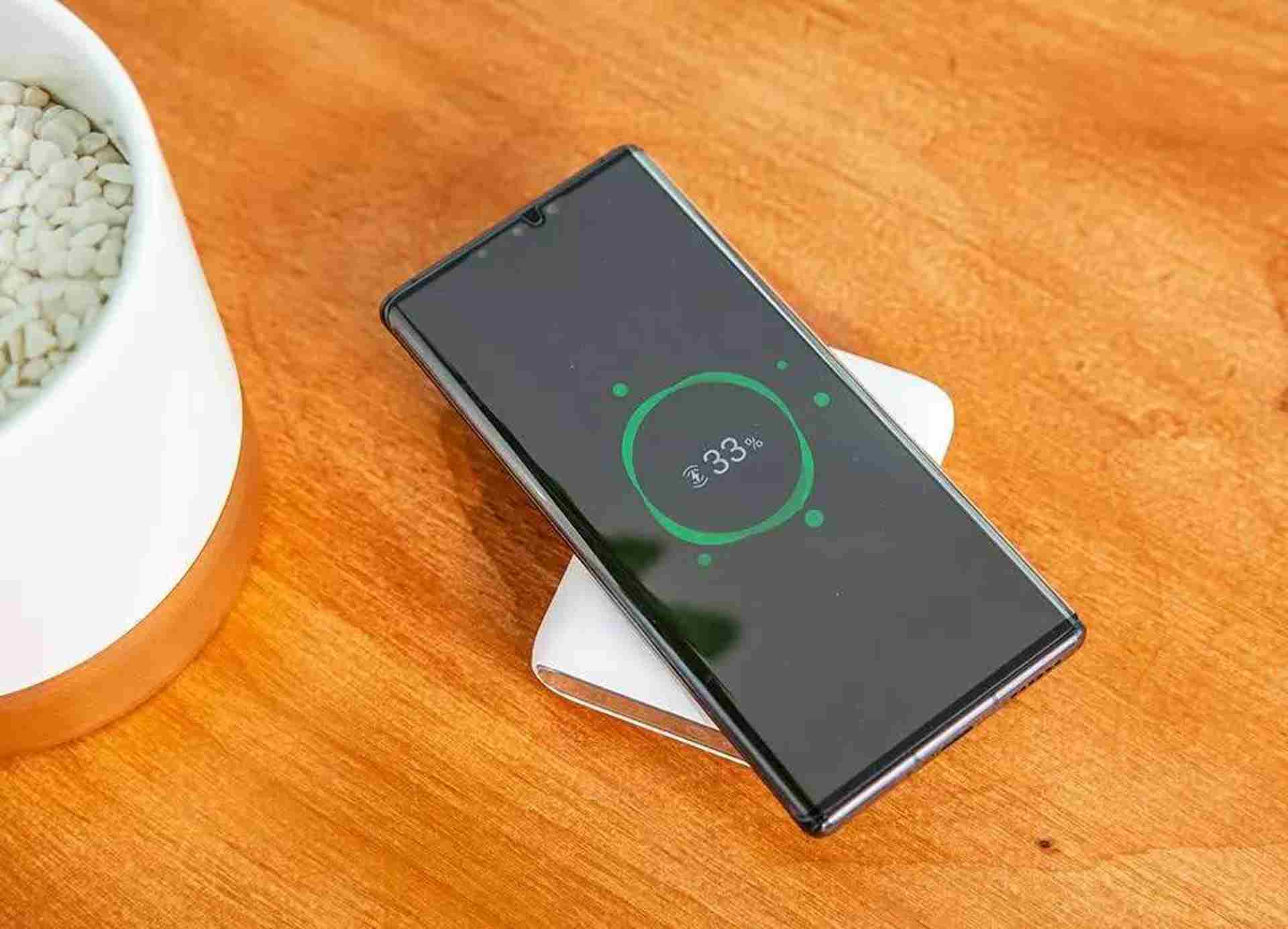 游戏手机支不支持无线充电-游戏手机无线充电:影响与优势解析,如何选择最佳方案?(图1) 支持无线充电的游戏手机_游戏手机支不支持无线充电_无线充电器玩游戏