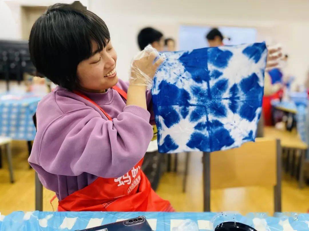 探索传统与现代融合:手机扎染游戏带来的艺术创作与放松体验(图2) 手机赛车游戏哪个好玩大型游戏_扎染的小游戏_手机扎染游戏