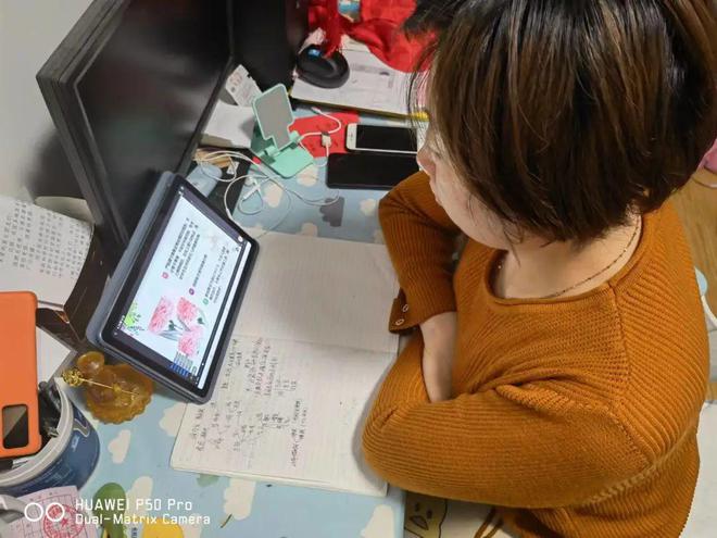 玩手机游戏吸引孩子吗-手机游戏:重塑亲子关系的奇妙桥梁,让互动更密切、沟通更顺畅(图4) 玩手机游戏吸引孩子吗_吸引玩手机游戏孩子怎么办_爱玩手机游戏的孩子