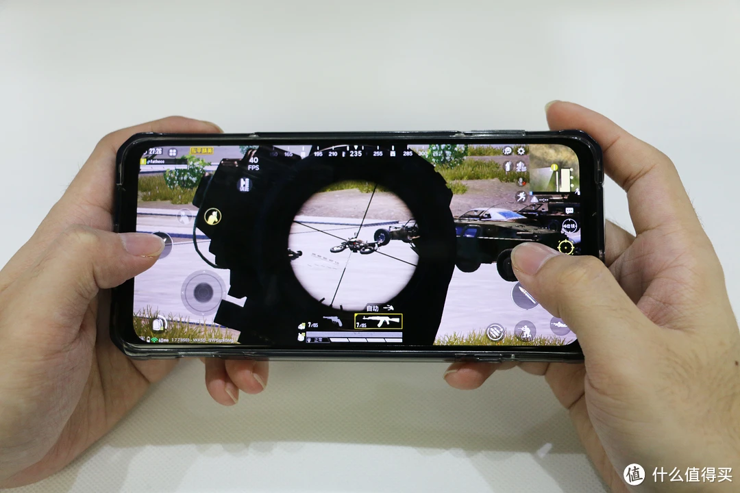 用黑鲨1手机玩吃鸡游戏-黑鲨1手机玩吃鸡游戏,流畅度倍增,掌控全局,忘记时间的沉浸体验(图2) 黑鲨自带吃鸡神器_用黑鲨1手机玩吃鸡游戏_黑鲨手机玩吃鸡有什么优势